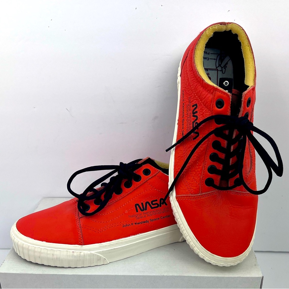 VANS OLD SCHOOL SPACE VOYAGER “FIRECRACKER ORANGE” COLLECTORS,MENS 8.5 WOMENS 10